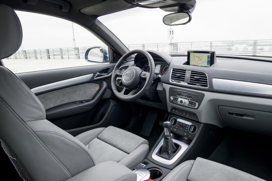 Торпедо Audi Q3 2.0 TDI (8U) 2015 года  (WW) (фото 11 из 12)